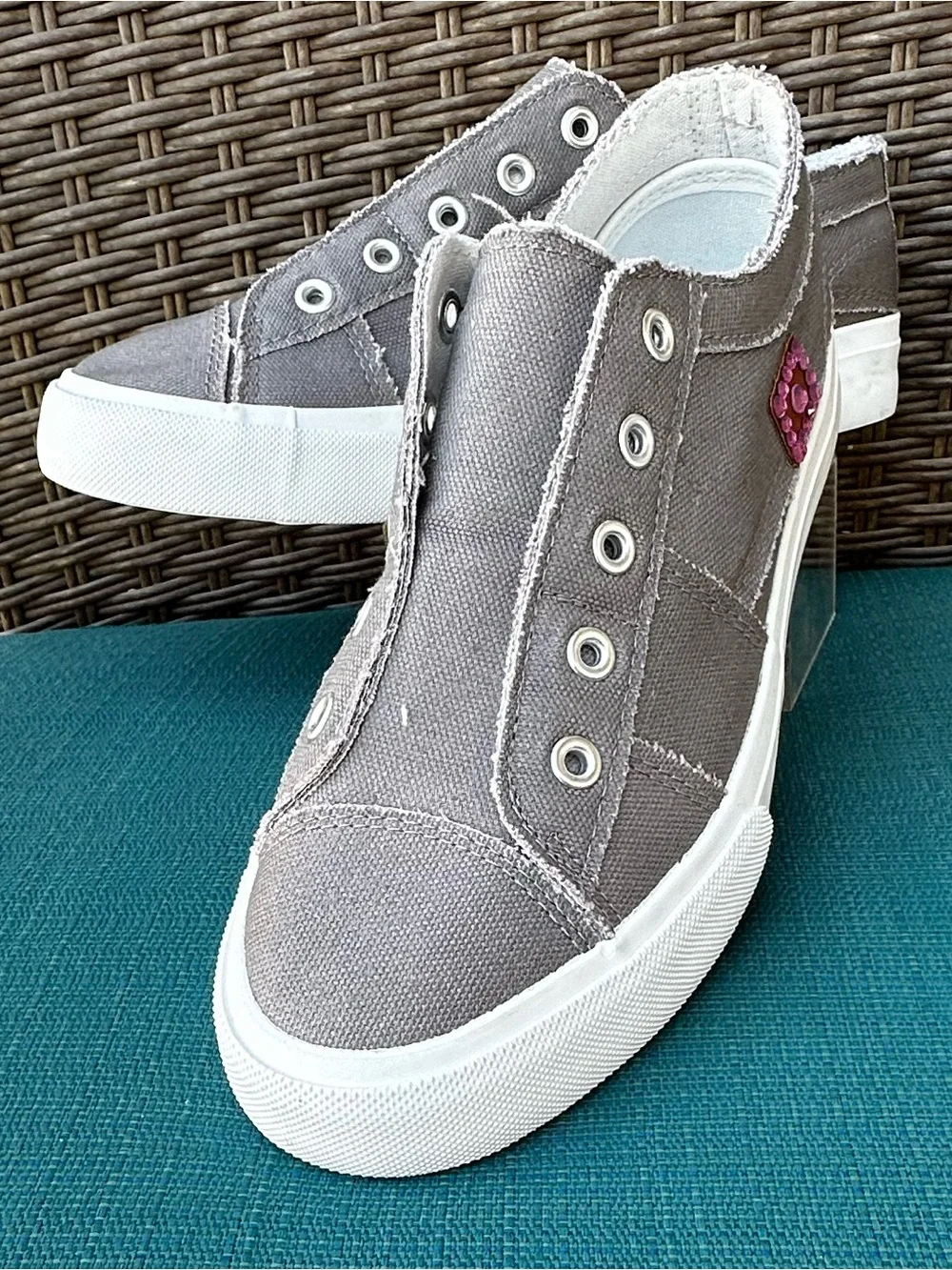 Women’s Casual Slip-On Canvas Flats in Gray with pink rhinestones size 6 1/2–7